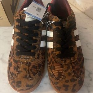 Steve Madden Leopard sneakers